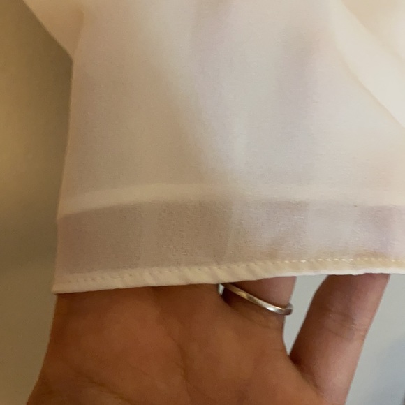 White flowy tank top perfect for spring - Picture 6 of 6